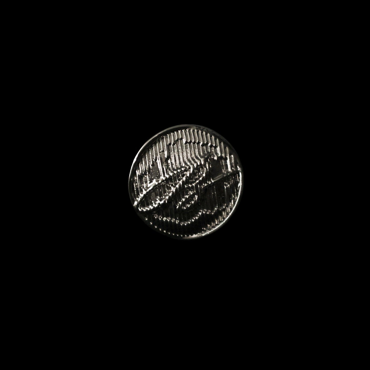 B-SIGN 浮雕弧面半立體胸針 B-SIGN Embossed Curved Semi-3D Pin